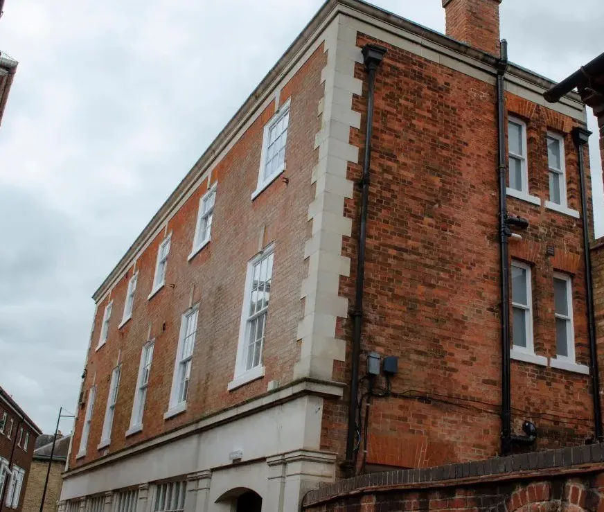 sash-windows-in-old-building